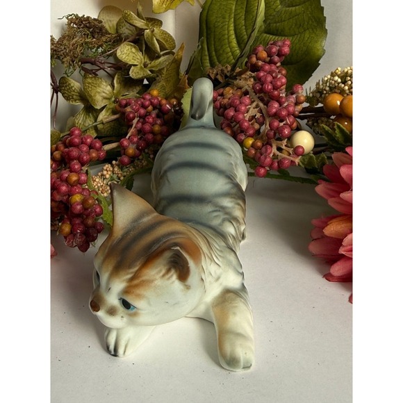Vintage 1984 Enesco Ceramic Playful Gray Tabby Kitten Cat Figurine Blue Eyes - Picture 2 of 10
